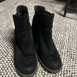 Black healed boots